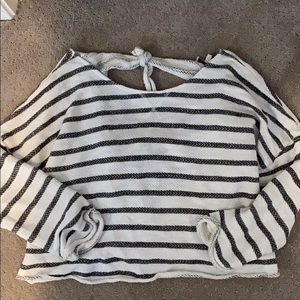 Lucky sweatshirt, open back